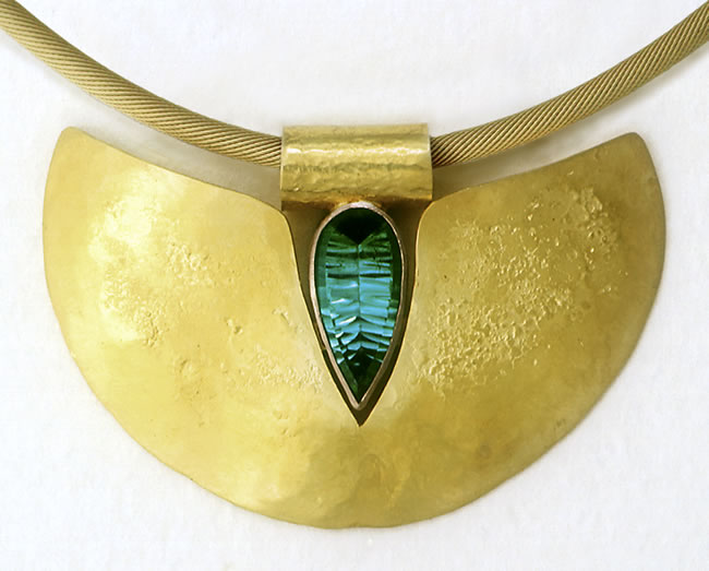 Munich Muse necklace in 18K gold with green Tourmaline
